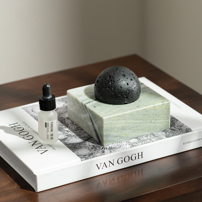 Luxury Skincare Oil - Schwarzer Lavasteinstein-Diffusor mit Marmorsockel, luxuriöse Diffusoren